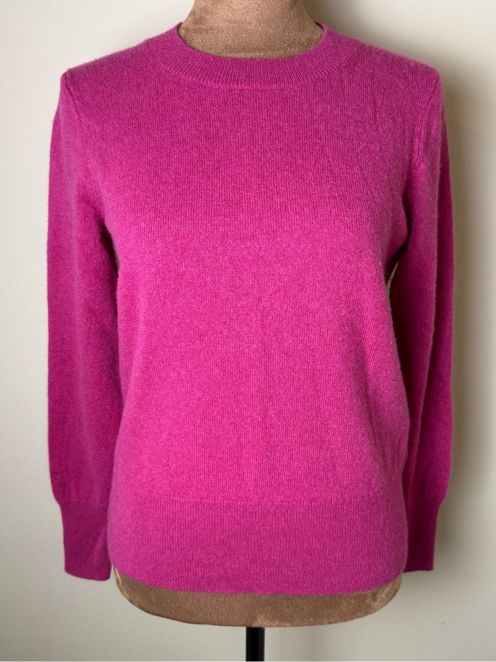 J.Crew 100% Cashmere Classic Fit Crewneck Sweater Womens XS Fuchsia Pink BA400